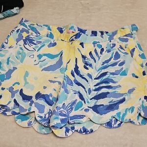 Floral Scalloped Hem Shorts